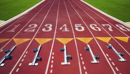 开云体育下载-当F1引擎轰鸣撞上篮球心跳，戈贝尔如何用个人能力定义年度争冠之夜