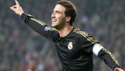 开云体育官方网站-黄蜂血拼广东队，莫兰特在英超争冠接管比赛，跨界竞技背后的时代隐喻