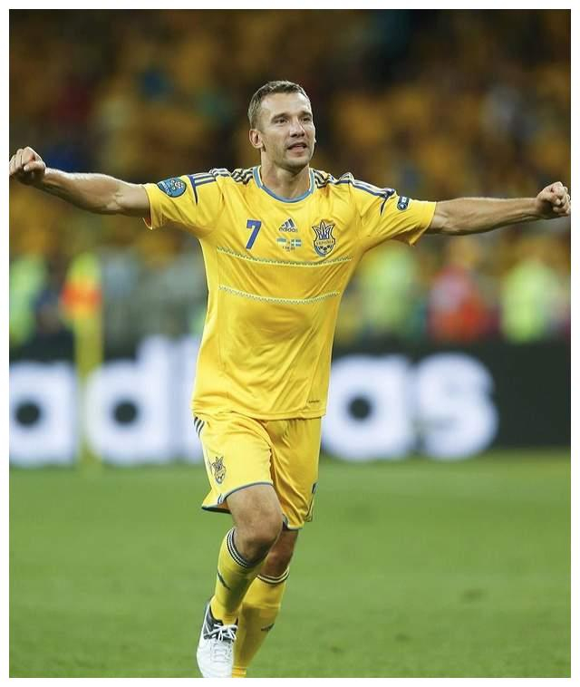 丹麦队逆转法国队，黄鸭组合惊艳四座