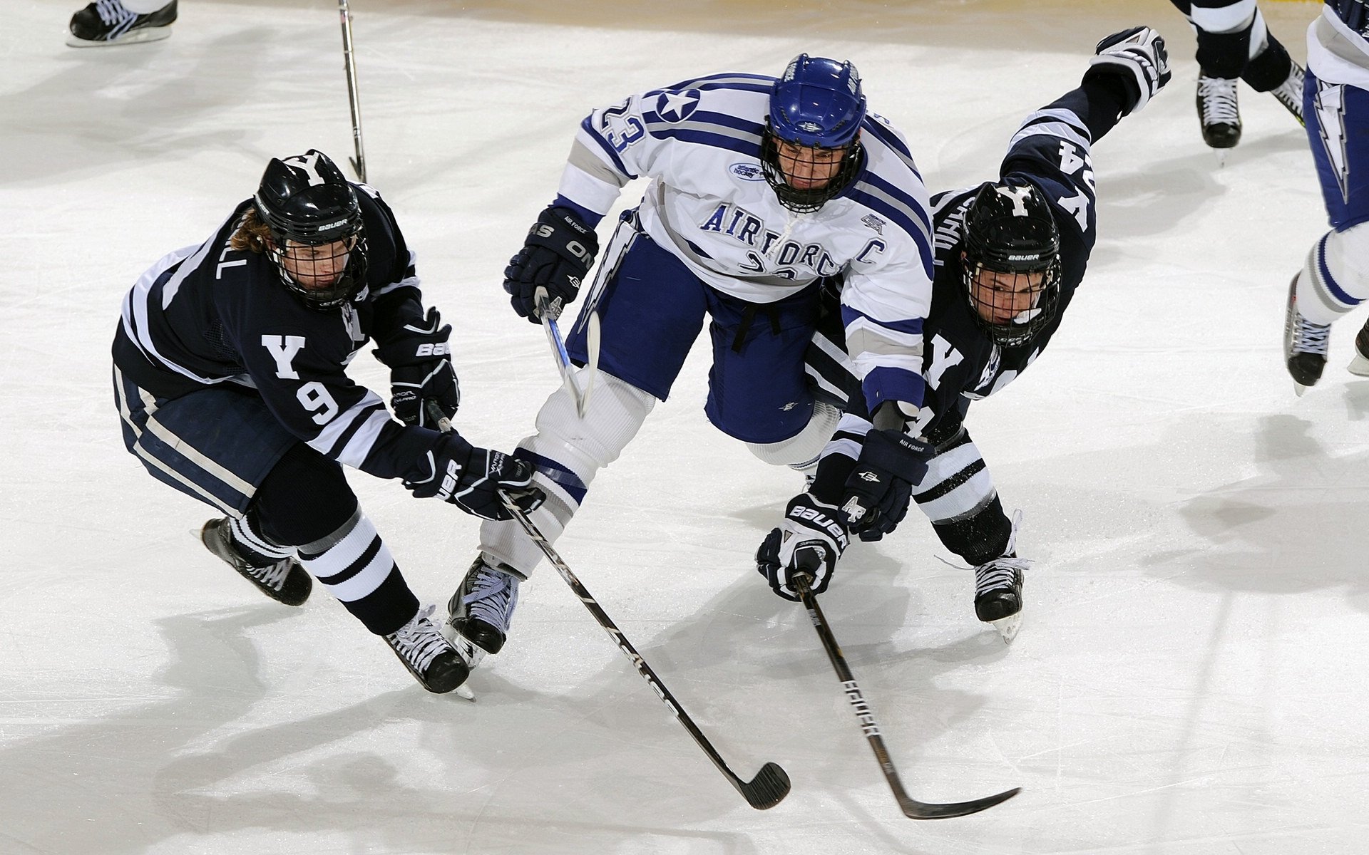 利拉德爆发撕裂防线，快船战术铁笼彻底锁死新疆飞虎
