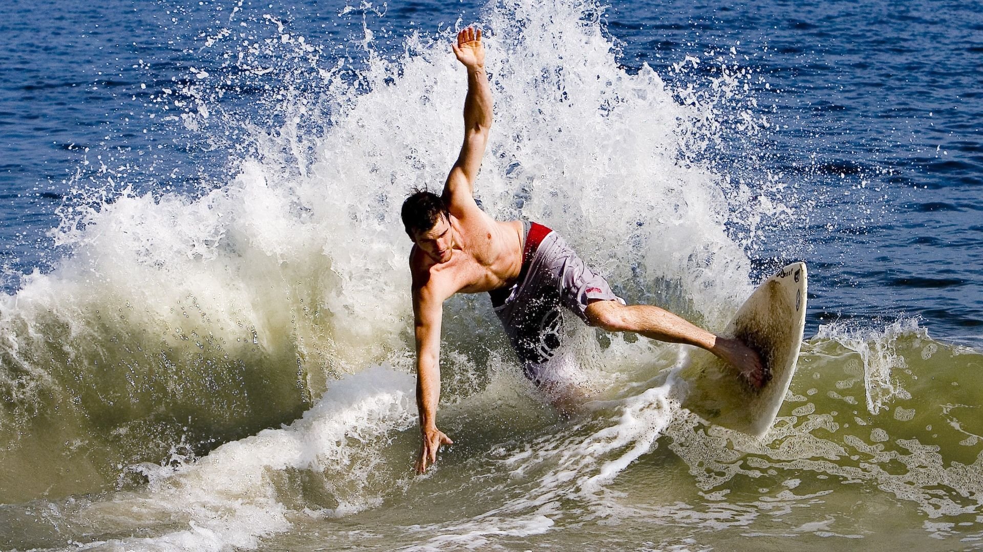 西甲德比阴影下的足坛权力更迭，瑞士资本如何碾压意大利足球灵魂