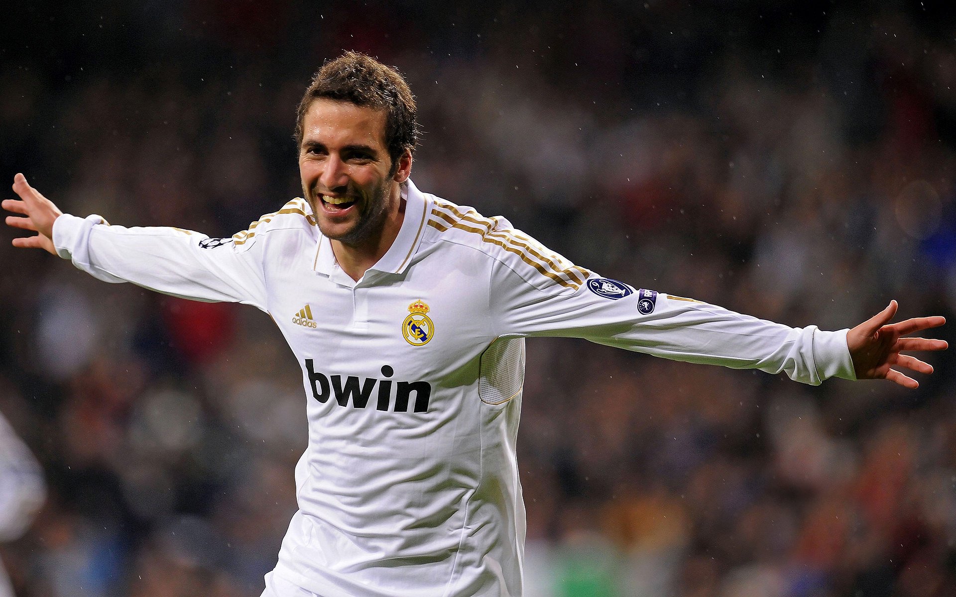 F1新赛季揭幕战之夜，当爱德华兹用防守为引擎轰鸣写下静默注脚